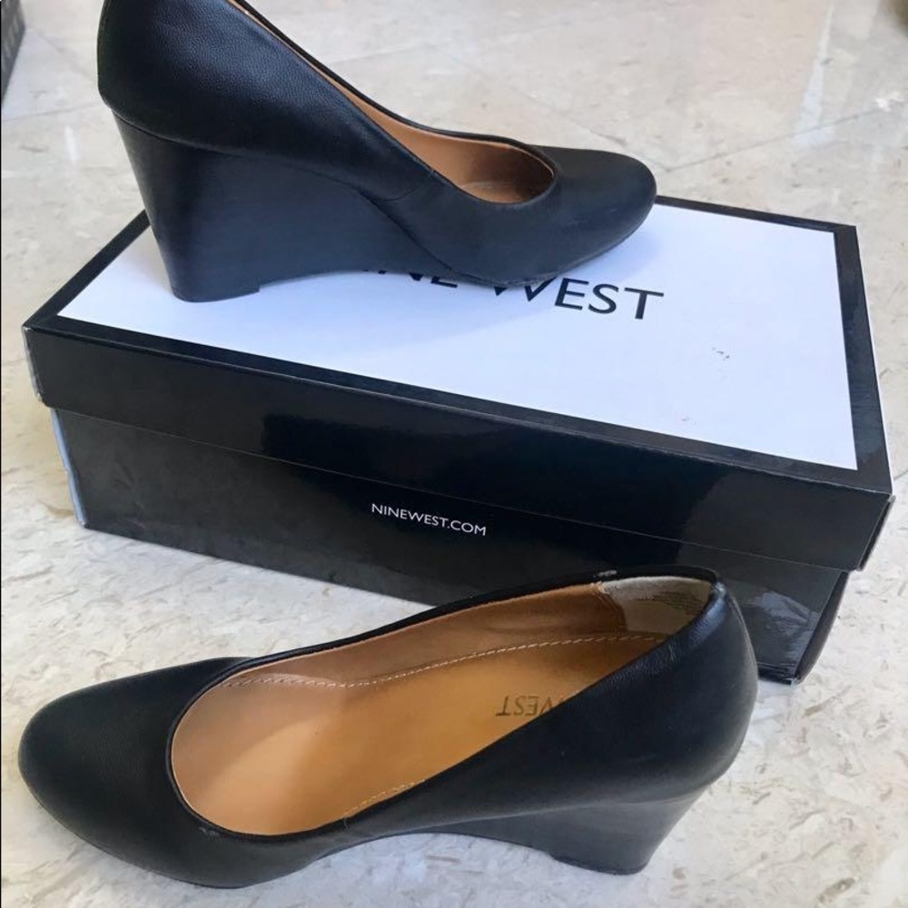 Nine West black wedges